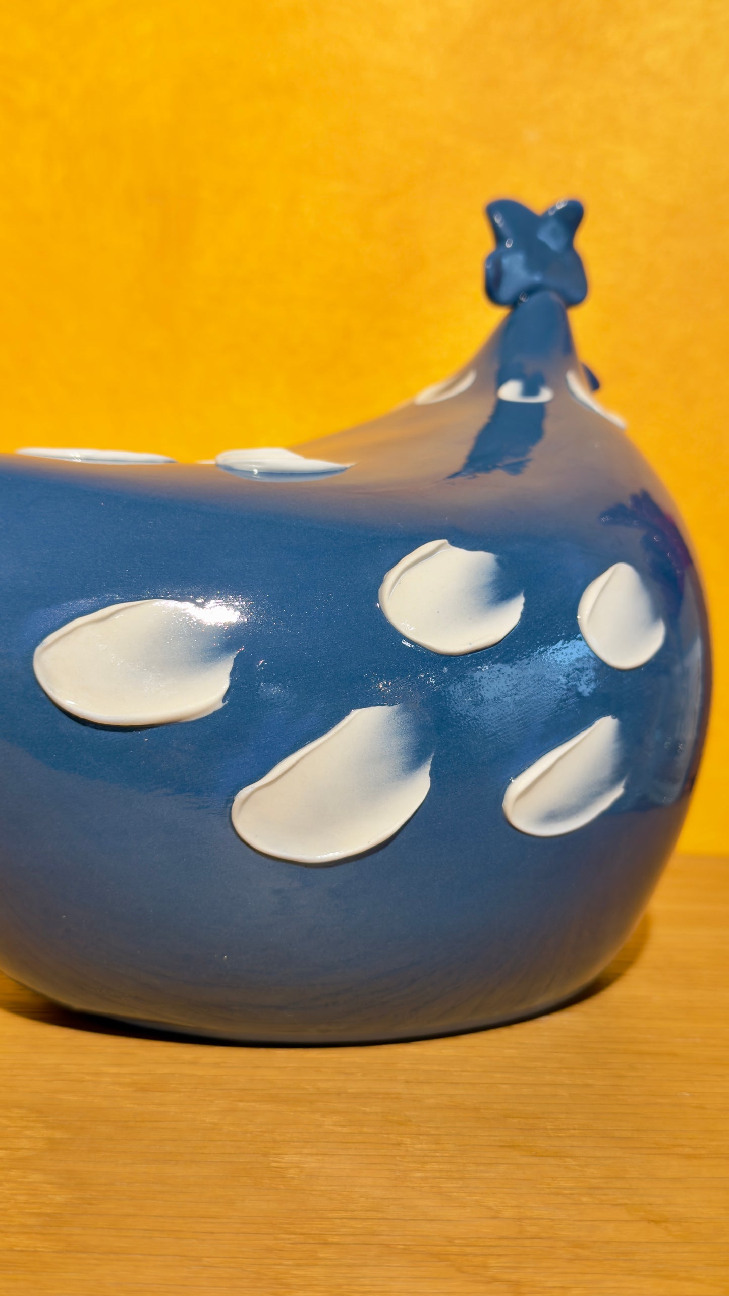 La 'poulette' Carlotta [Ocean Blue], la gallina in porcellana artigianale [Large]