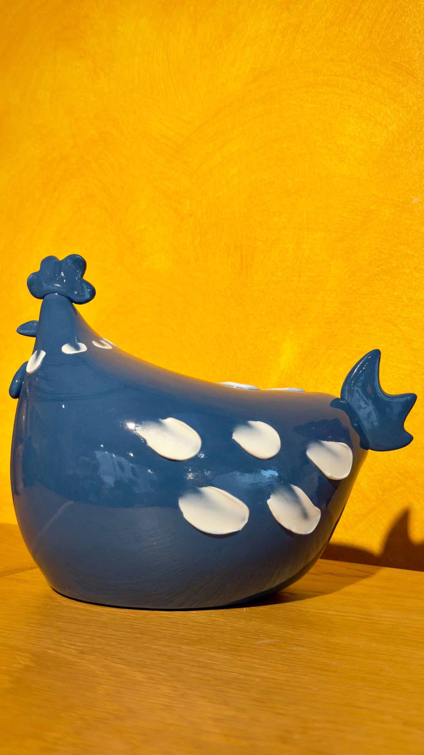 La 'poulette' Carlotta [Ocean Blue], la gallina in porcellana artigianale [Large]